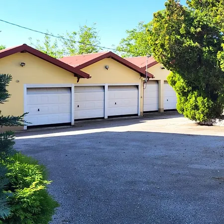 Na Dlanu Apartment *